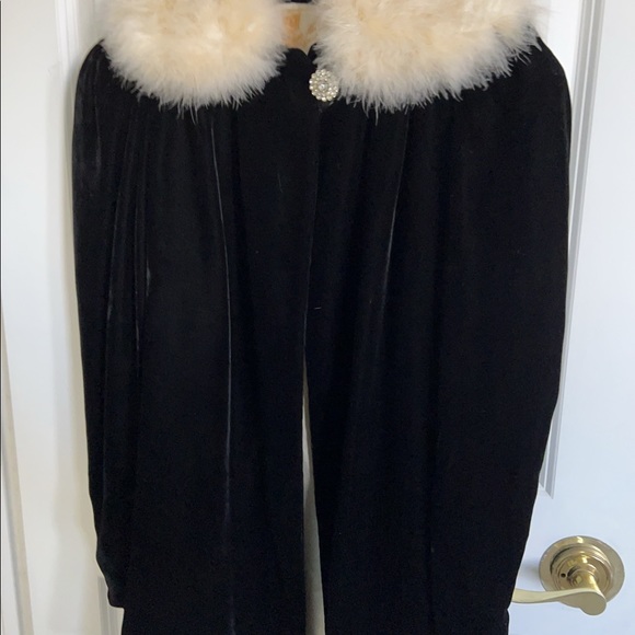 Black jacket with lovely button - Picture 2 of 3